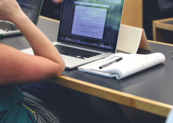 Friends Who Only Ask for Homework Help: Tips for Your Friends How to Do Any Assignments