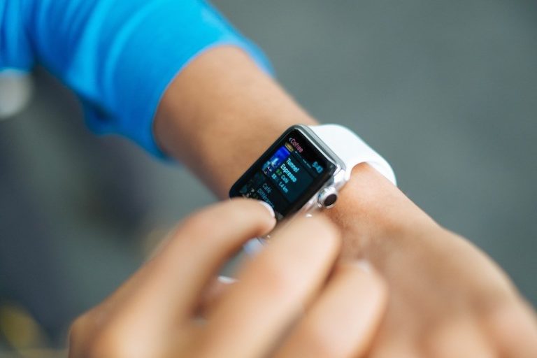 mk smartwatch work with iphone