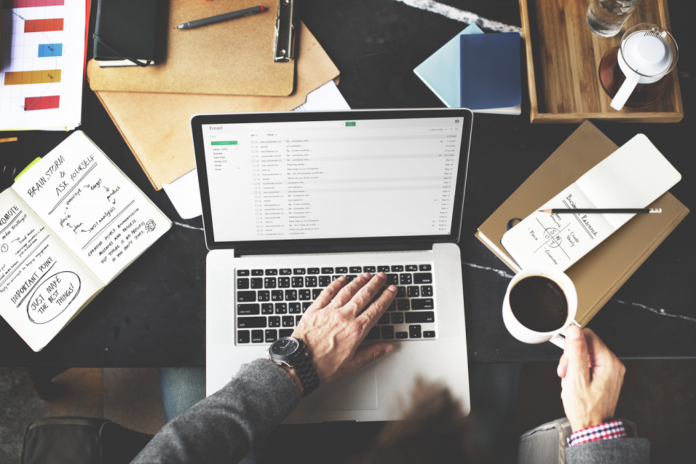 20160405200039-email-marketing-guy-computer