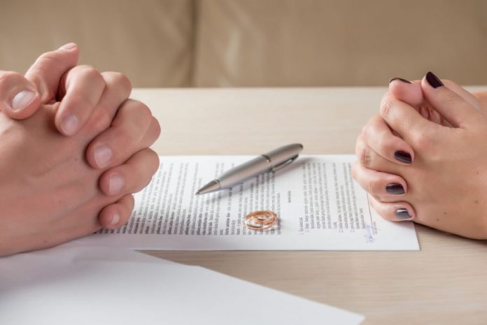 Benefits-of-Hiring-an-Online-Divorce-Company-e1593082853811