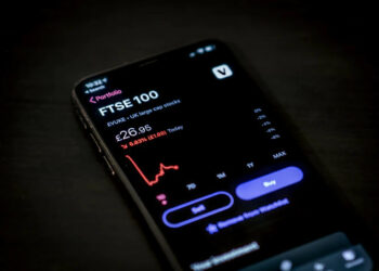 What is ftse 100 index?