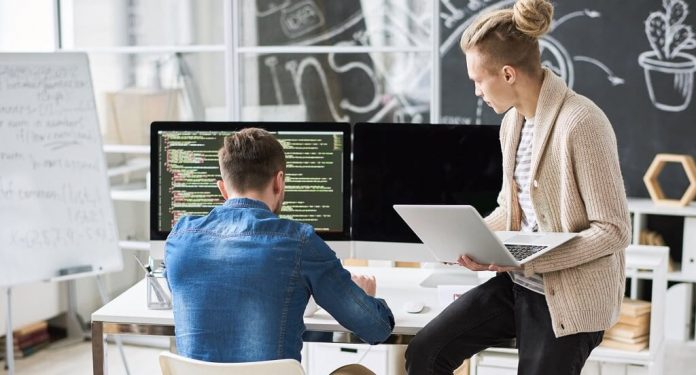 Benefits-of-outsourcing-it-support-services-1