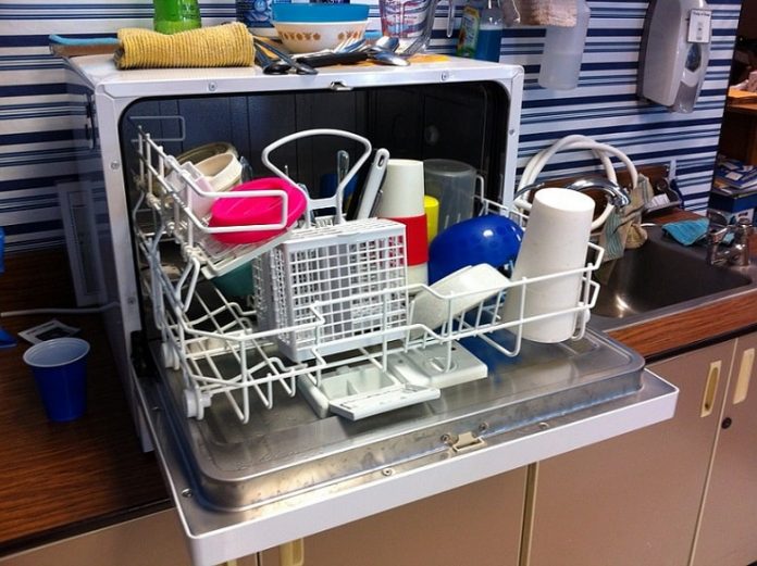 dish-washing-machine-how-it-works dishwasher