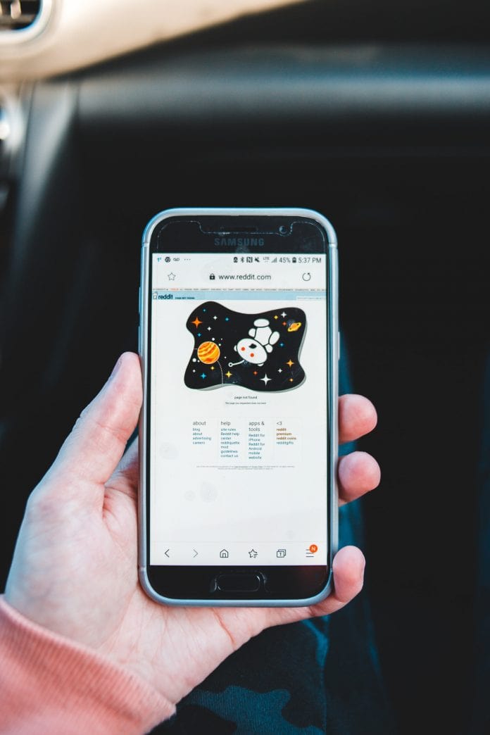 erik-mclean-nZc6W6C1l4g-unsplash(1) best time to post on reddit