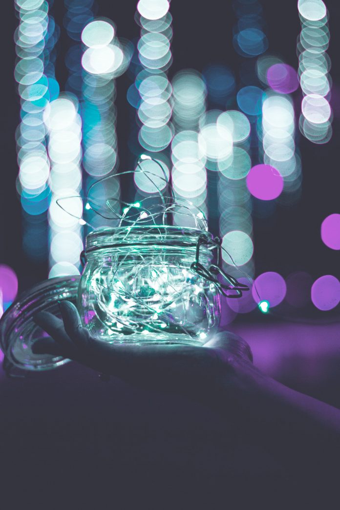 lily-banse-eoGS8SXcfCA-unsplash fairy lights