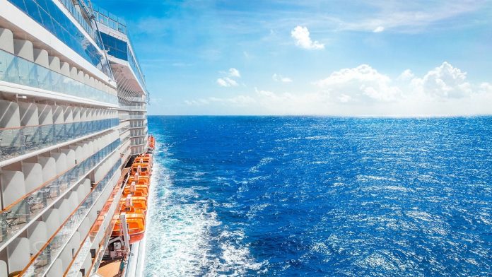 T0412CRUISESHIP_SS_HR