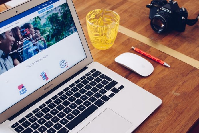 photo-1537731121640-bc1c4aba9b80-1 social media marketing tips