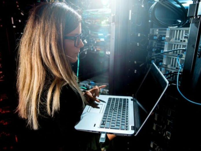 Woman_Computer_Science2