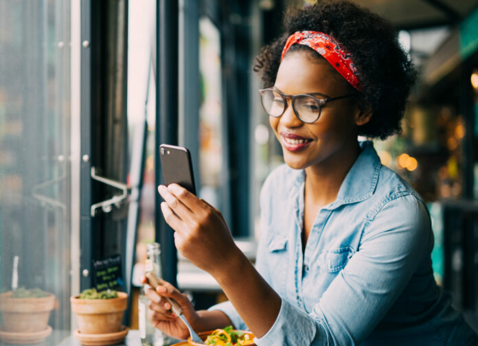 iphone-girl-phone-anywhere-large