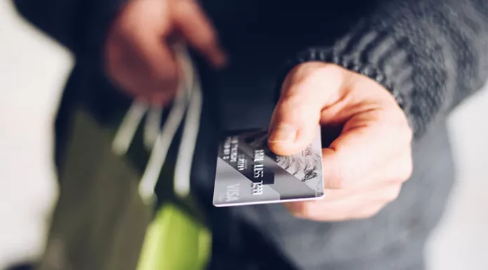 someone-paying-with-credit-card
