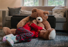 5 Reasons That Make Giant Teddy Bears The Loveliest Snuggling Partners!