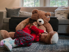 5 Reasons That Make Giant Teddy Bears The Loveliest Snuggling Partners!