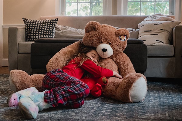 5 Reasons That Make Giant Teddy Bears The Loveliest Snuggling Partners!