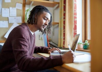 7 Desk Setup Ideas for College Students to Boost Productivity