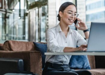 Pros and cons of using VoIP for business