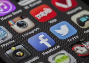 4 Family Rules About Social Media Safety to Put in Place Today