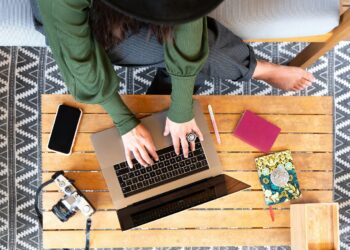 Transfer file between iphone and mac