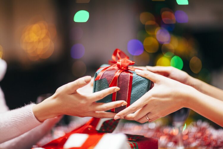 Factors To Consider When Buying Jewelry Gifts For Your Loved Ones This Holiday Season