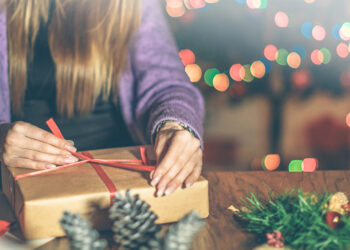 save money on Christmas gifts