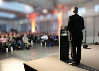 Virtual vs In-Person Events: What’s the Best Choice for Your Business?
