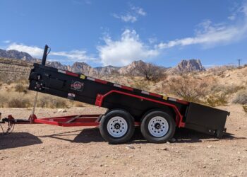 The Benefits of Buying a Dump Trailer Over Dump Trucks