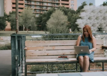 The 4 Best Tips To Balance Life As A Digital Nomad