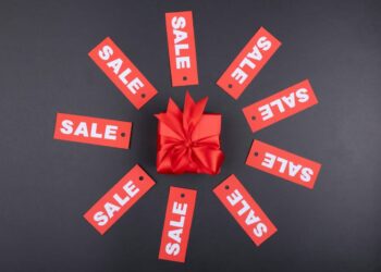 How can online shoppers in Georgia maximize their savings by taking advantage of seasonal sales?