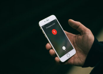 iPhone 14 stuck in SOS Mode? 12 Ways to Fix! [Full Tutorial]