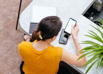 Paperless Paystubs: Exploring the Advantages of Green Payroll Solutions