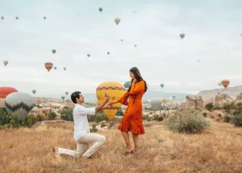 Tips And Ideas For A Soaring High Hot Air Balloon Marriage Proposal