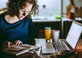 Fighting With a Slow Internet Connection Again? Here’s What to Do