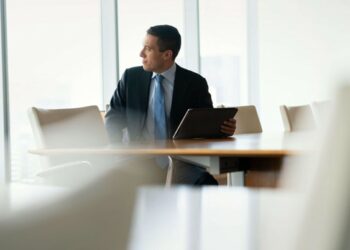 The Benefits of Regular Company-Wide Communication from Leadership