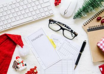 Smart Spending Strategies: Keeping Your Emergency Fund Intact During the Holidays