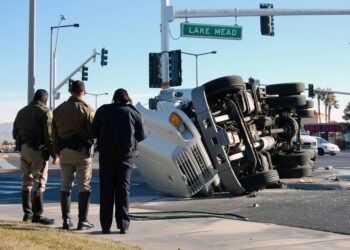 How a Truck Accident Lawyer Protects Your Rights After a Crash